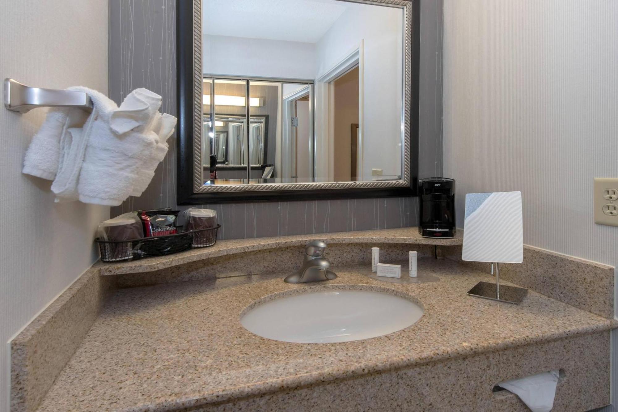 Hotel Courtyard By Marriott Albany Exterior foto